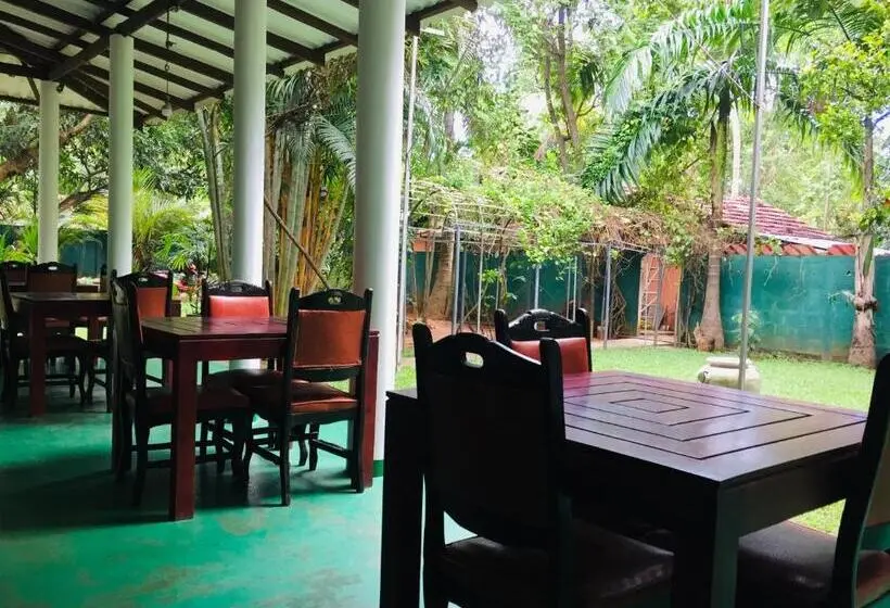 Perhehuone Puutarhanäkymä, Yala River Face Inn