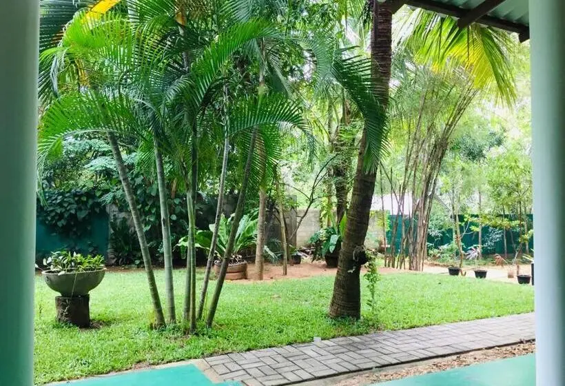 Perhehuone Puutarhanäkymä, Yala River Face Inn