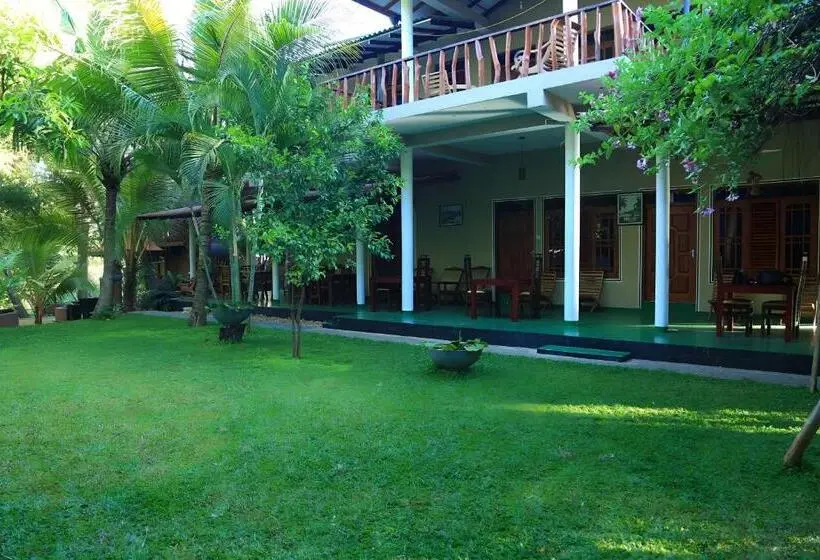 Huoneisto 2 Makuuhuonetta, Yala River Face Inn
