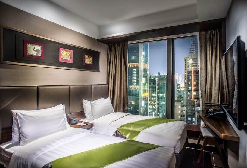 اتاق لوکس, Soravit On Granville