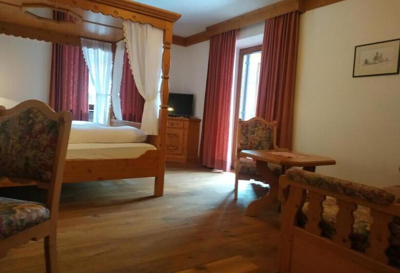 اتاق سوپریور با بالکن, Sport Hotel Wildgall