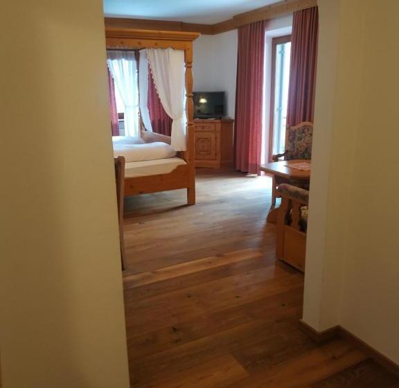 اتاق سوپریور با بالکن, Sport Hotel Wildgall