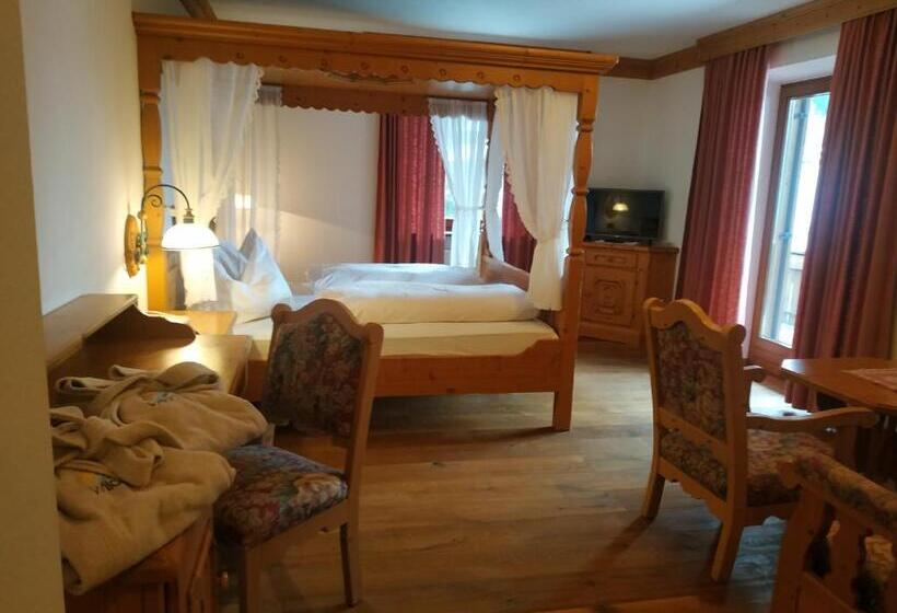 اتاق سوپریور با بالکن, Sport Hotel Wildgall