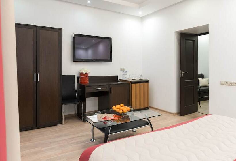 스위트, Minima Hotel Belorusskaya