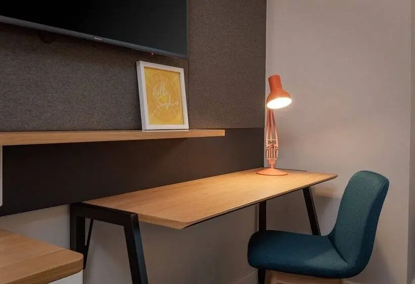 اتاق استاندارد, Holiday Inn London Heathrow Bath Road, An Ihg