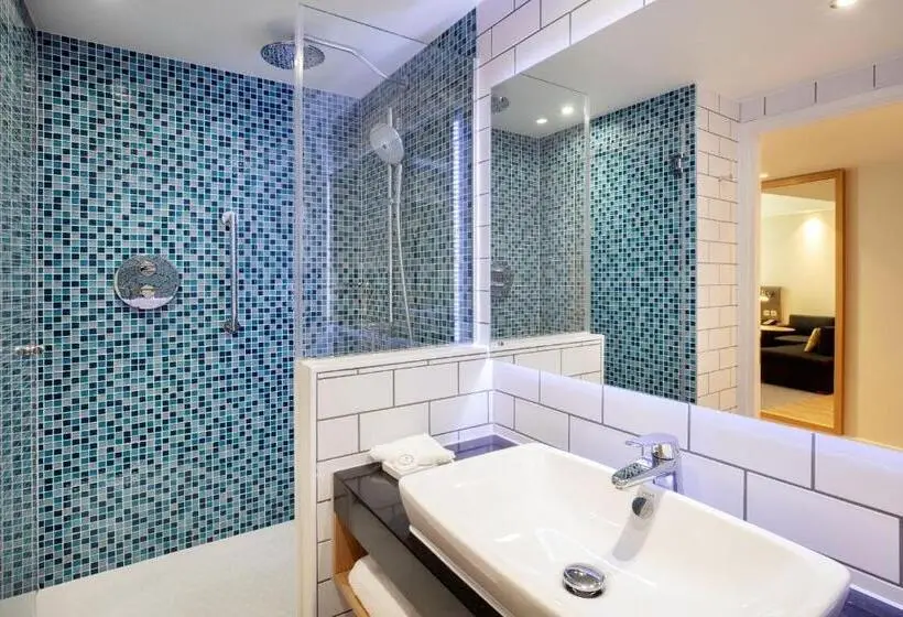 اتاق لوکس با تخت بزرگ, Holiday Inn London Heathrow Bath Road, An Ihg