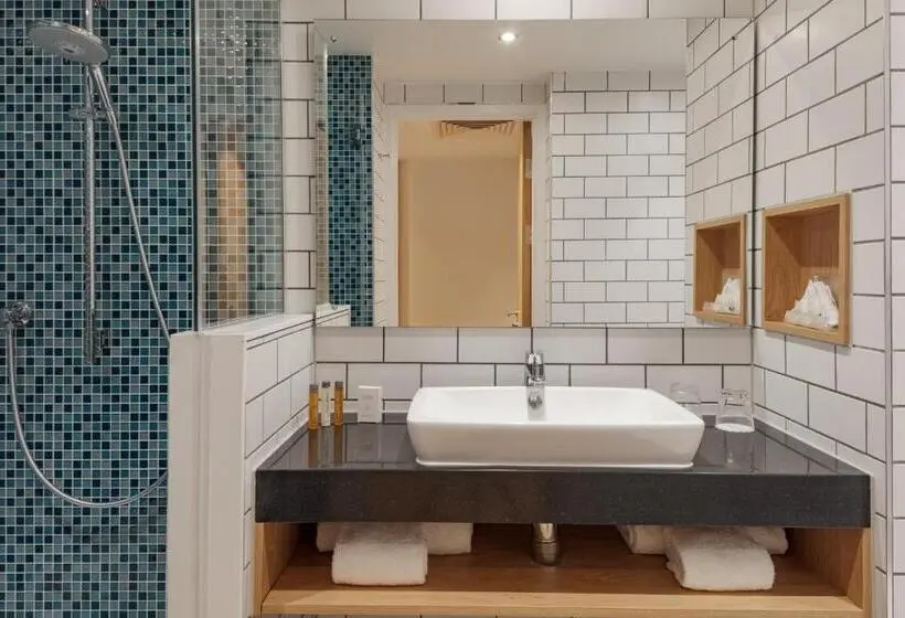 اتاق لوکس با تخت بزرگ, Holiday Inn London Heathrow Bath Road, An Ihg