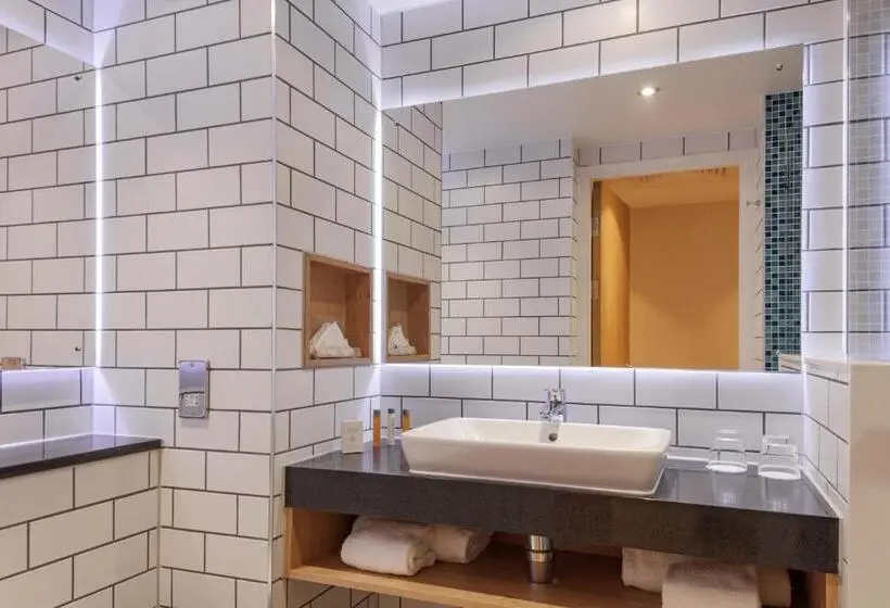 اتاق لوکس با تخت بزرگ, Holiday Inn London Heathrow Bath Road, An Ihg