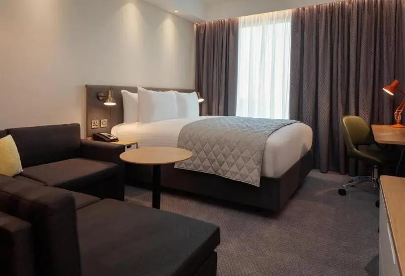 اتاق لوکس با تخت بزرگ, Holiday Inn London Heathrow Bath Road, An Ihg