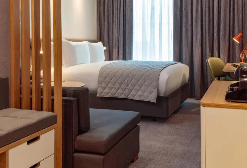 اتاق لوکس با تخت بزرگ, Holiday Inn London Heathrow Bath Road, An Ihg