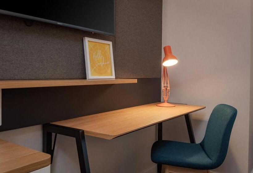 Номер Стандарт Адаптированный для Инвалидов, Holiday Inn London Heathrow   Bath Road, An Ihg