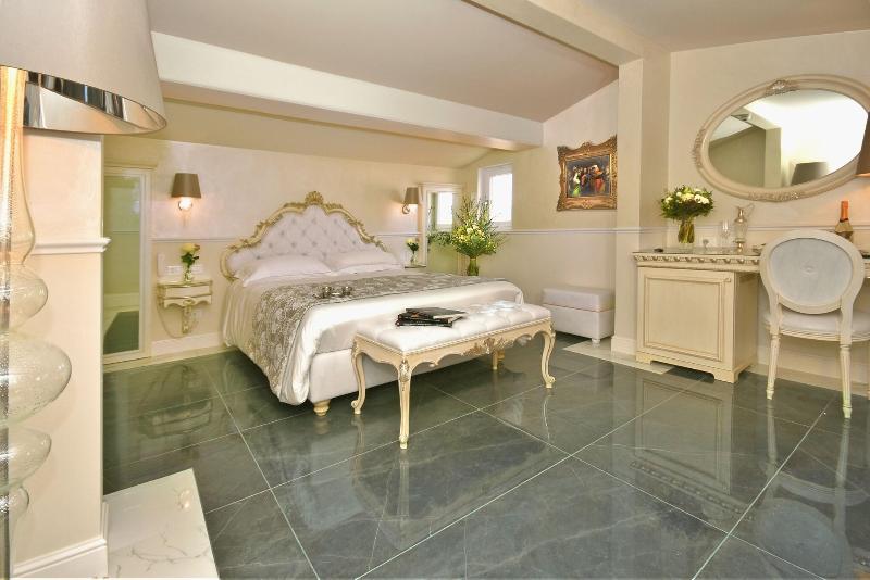 سوییت اجرایی, The Moon Boutique Hotel & Spa