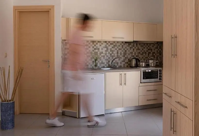 スタンダードスタジオ, Marie κelly Apartments