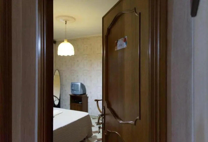 Standard Kolmen Hengen Huone, B&b Anxur