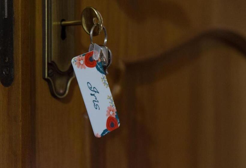 标准三人间, B&b Anxur