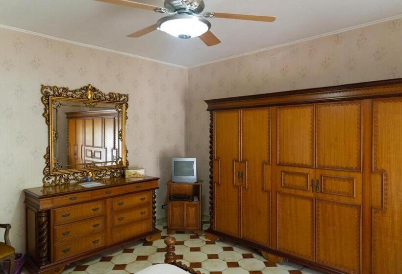 标准间, B&b Anxur