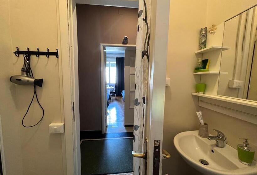 اتاق استاندارد چهارنفره با سرویس بهداشتی مشترک, B&b Piazza Della Vittoria