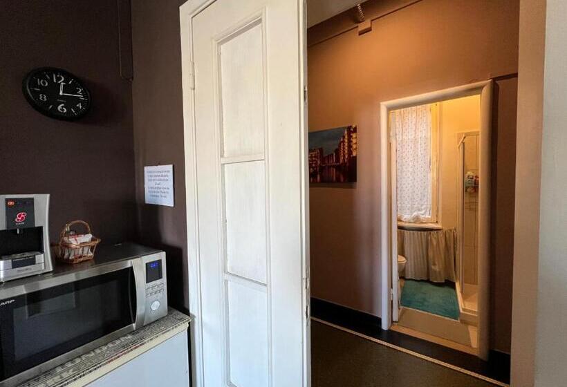 اتاق استاندارد چهارنفره با سرویس بهداشتی مشترک, B&b Piazza Della Vittoria