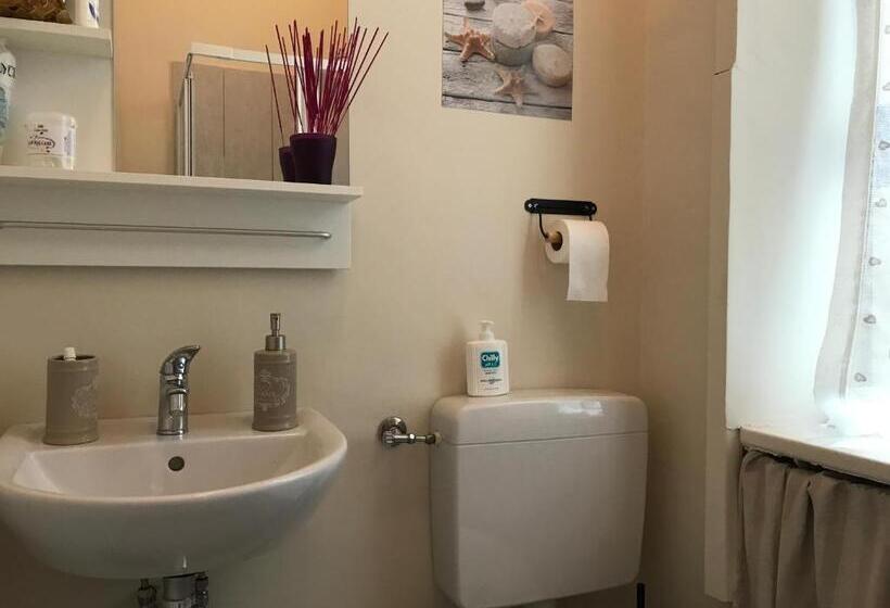 اتاق چهار تخته با دستشویی مشترک, B&b Piazza Della Vittoria