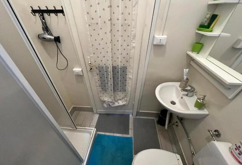 اتاق چهار تخته با دستشویی مشترک, B&b Piazza Della Vittoria