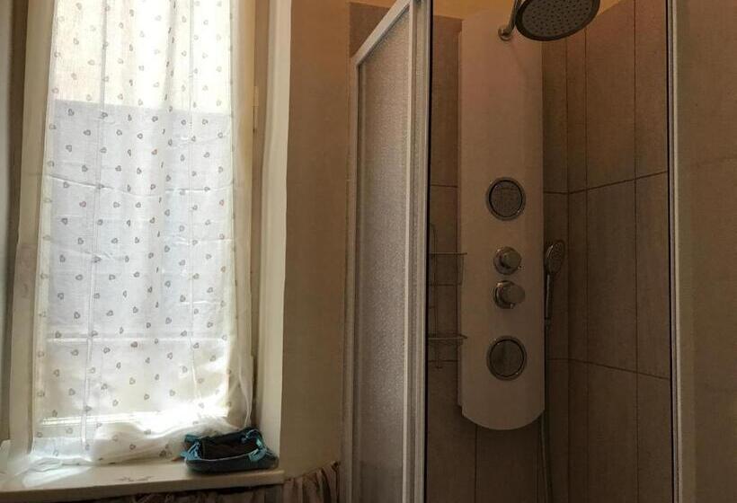 اتاق چهار تخته با دستشویی مشترک, B&b Piazza Della Vittoria