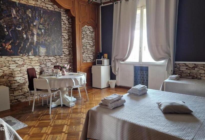 اتاق چهار تخته با دستشویی مشترک, B&b Piazza Della Vittoria