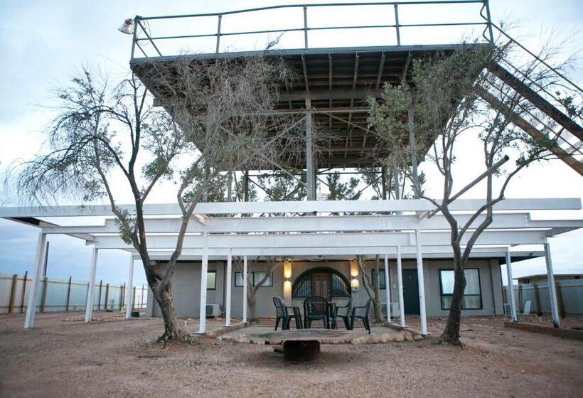 اتاق اکونومی, Breakaway Views 374 Alp St