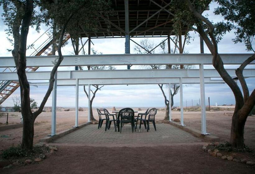 اتاق اکونومی, Breakaway Views 374 Alp St