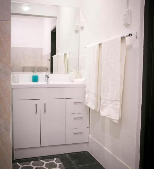 خانه 4 خوابه, Breakaway Views 374 Alp St