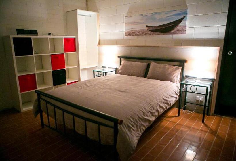 خانه 4 خوابه, Breakaway Views 374 Alp St