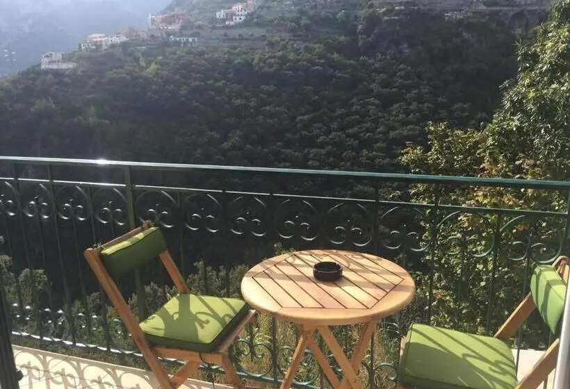 اتاق اساندارد با چشم‌انداز جانبی به دریا, Nonno Francesco B&b