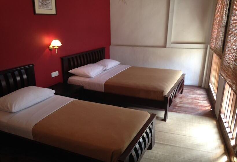 اتاق استاندارد سه تخته با سرویس بهداشتی مشترک, Old Penang Guesthouse   Hostel