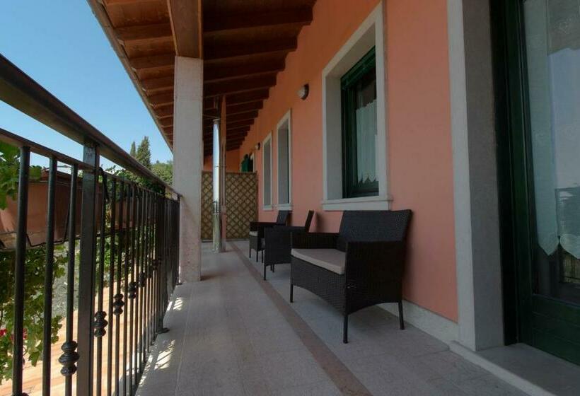 חדר משפחתי, Al Colle