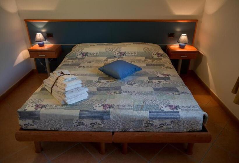 חדר סטנדרט לשלושה, Al Colle