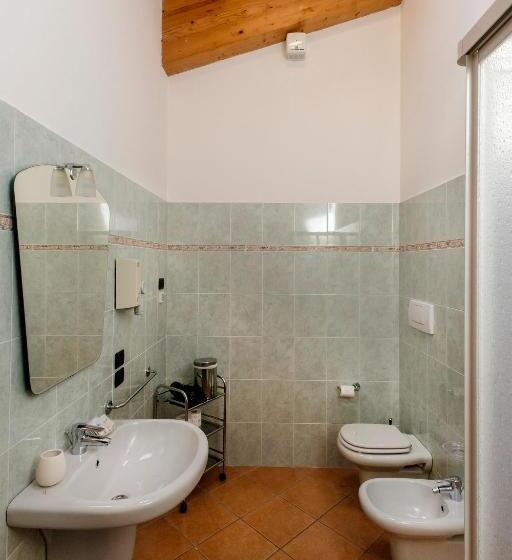 חדר סטנדרט לשלושה, Al Colle