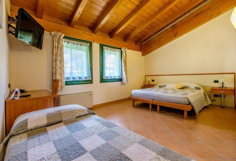 חדר סטנדרט לשלושה, Al Colle