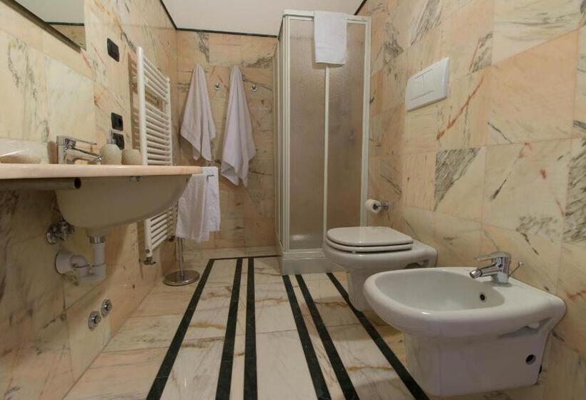 חדר משפחתי, Al Colle