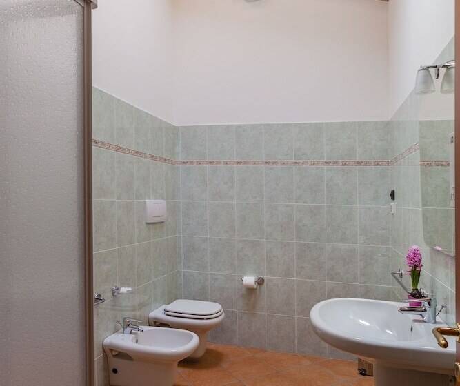 חדר סטנדרט לשלושה, Al Colle