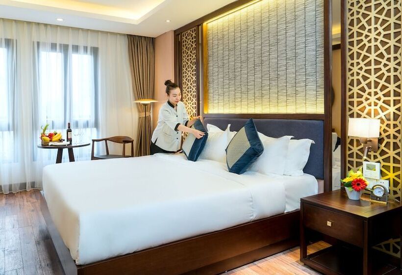 اتاق لوکس, Conifer Grand