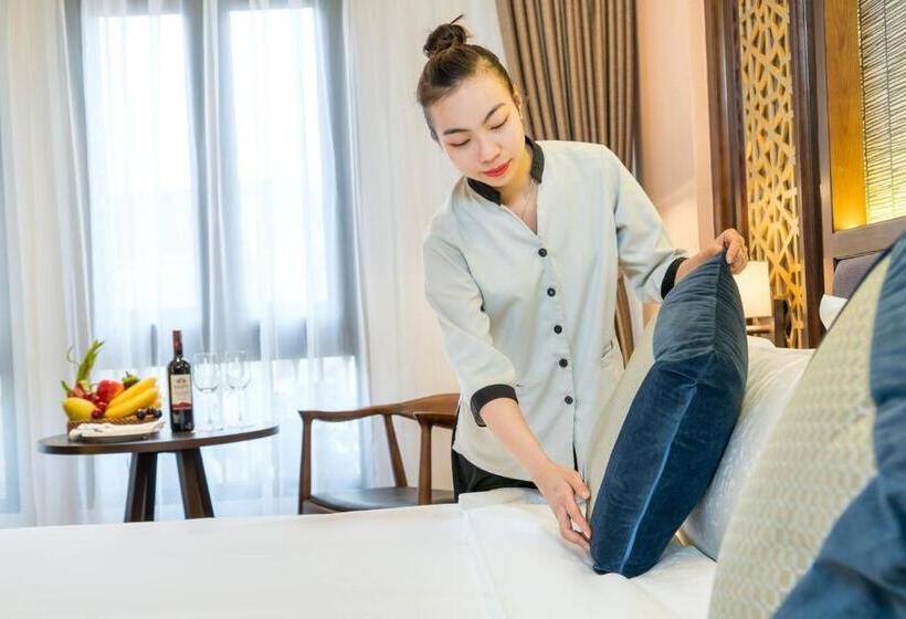 اتاق خانوادگی, Conifer Grand