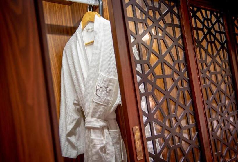 اتاق خانوادگی, Conifer Grand