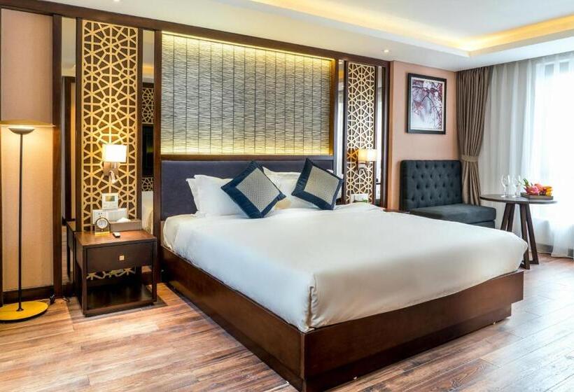 استودیو خانوادگی, Conifer Grand