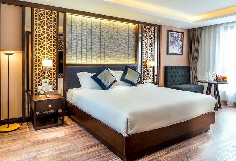 استودیو خانوادگی, Conifer Grand