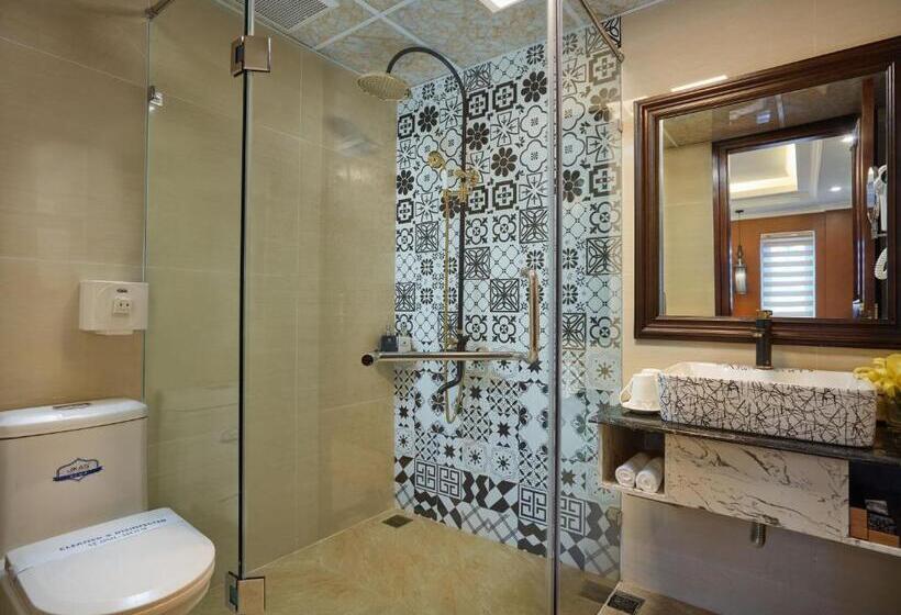 اتاق خانوادگی تودرتو, Eden Boutique Hotel & Spa