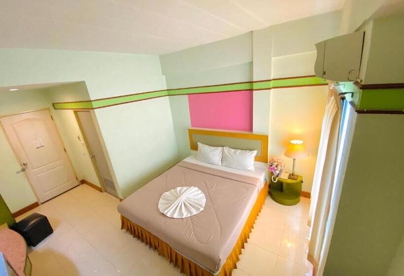 디럭스 룸, Polkadot Hostel