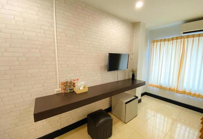 디럭스 룸, Polkadot Hostel