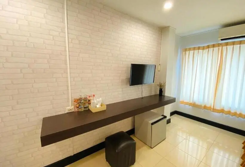 اتاق لوکس, Polkadot Hostel