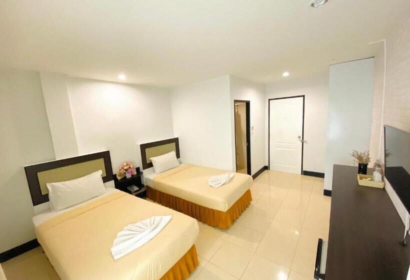 디럭스 룸, Polkadot Hostel