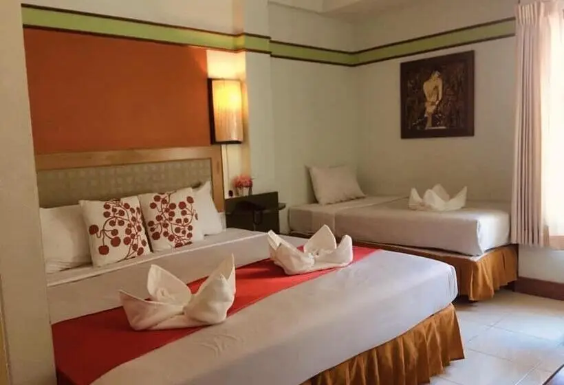 اتاق لوکس سه تخته, Polkadot Hostel