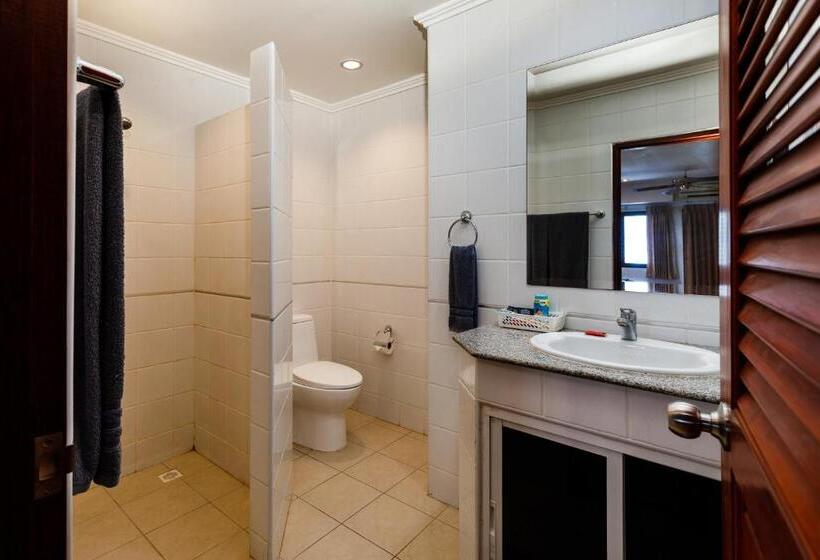 غرفة قياسية سرير كينج, The Classroom